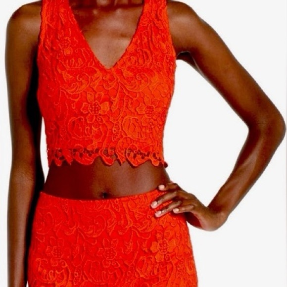 💘 LEITH - RED LACE DRESSY CROP TANK TOP - Picture 2 of 6